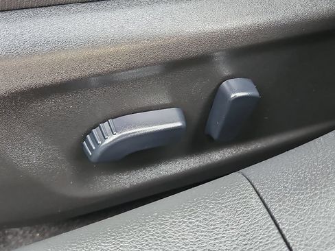 Used 2025 Nissan Altima 2.5 SV FWD image 14