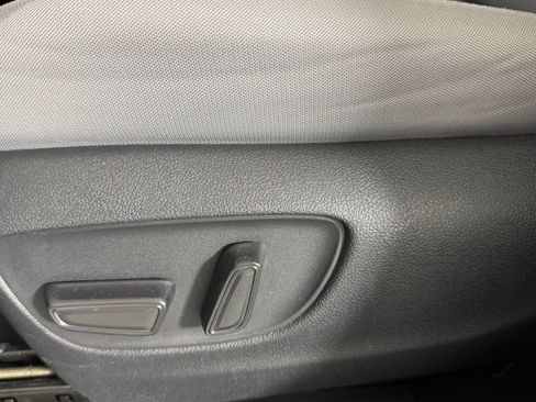 Used 2025 Toyota Sienna LE image 22