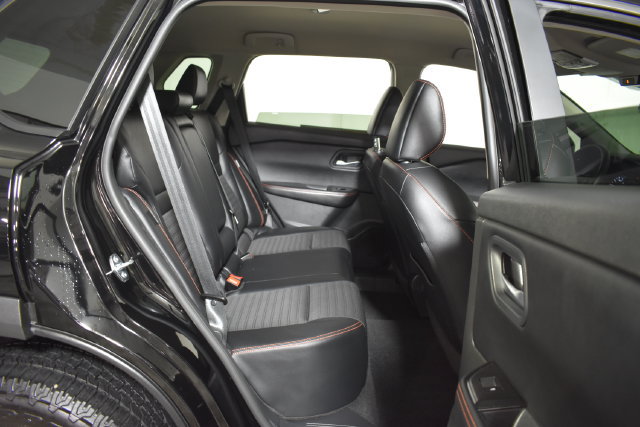 Certified 2025 Nissan Rogue SV AWD/4WD image 33