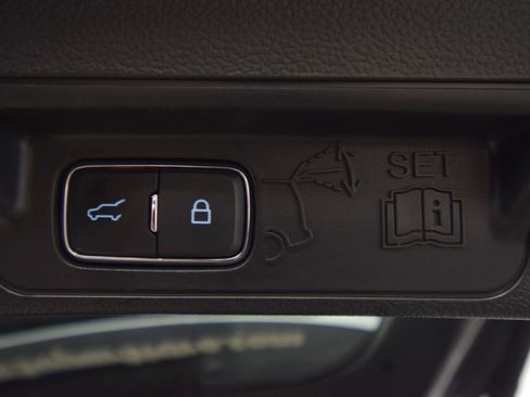 Used 2023 Ford Explorer Limited image 36