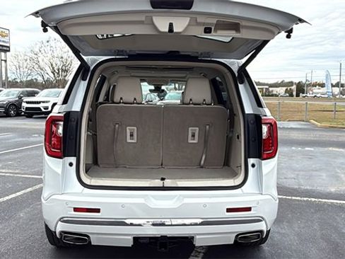 Used 2022 GMC Acadia Denali w/ Denali Technology Package image 9