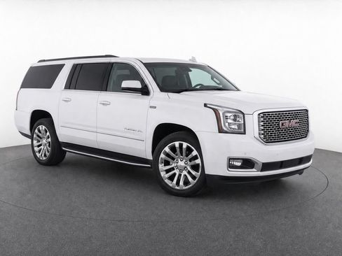 Used 2017 GMC Yukon XL Denali w/ Open Road Package AWD/4WD image 2