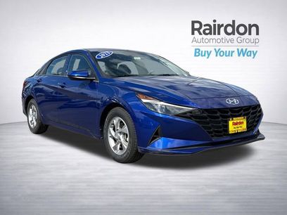 Used 2023 Hyundai Elantra SE w/ Preferred Accessory Package