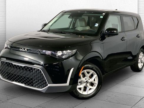 Used 2025 Kia Soul LX w/ LX Technology Package FWD image 12