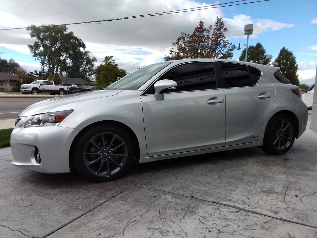 Used 2013 Lexus CT 200h w/ Premium Pkg w/Navigation FWD image 4