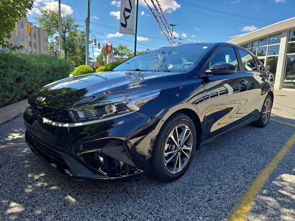 Used 2023 Kia Forte LXS FWD image 2