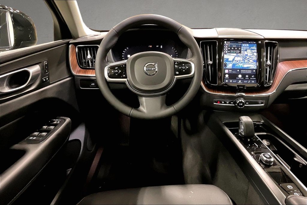 Certified 2024 Volvo XC60 B5 Plus w/ Climate Package AWD/4WD image 9