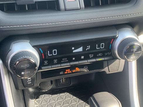 Used 2025 Toyota RAV4 XLE AWD/4WD image 23