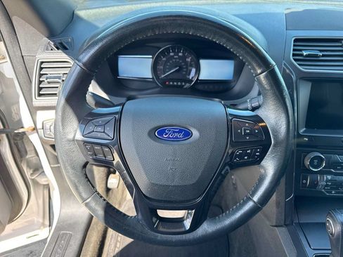 Used 2018 Ford Explorer XLT w/ Equipment Group 202A AWD/4WD image 23