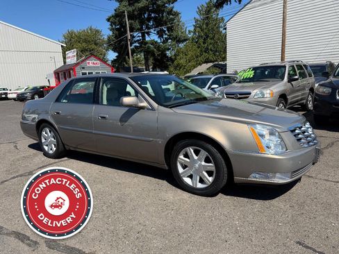 Used 2006 Cadillac DTS Luxury I w/ Sun And Sound Package image 2