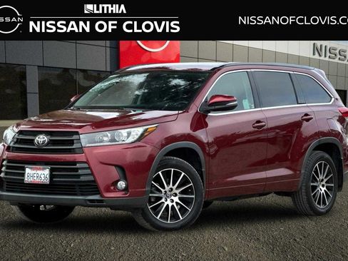 Used 2017 Toyota Highlander SE image 1