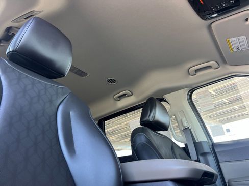 Used 2026 Kia Carnival FWD image 19