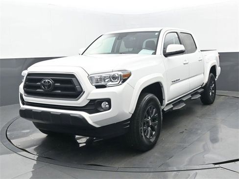 Used 2022 Toyota Tacoma SR5 w/ Technology Package image 24