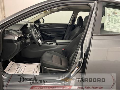 Used 2025 Nissan Altima 2.5 SV FWD image 30