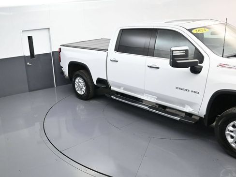 Used 2024 Chevrolet Silverado 2500 LTZ w/ LTZ Convenience Package AWD/4WD image 15