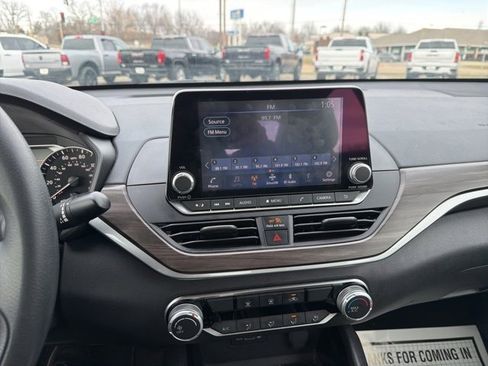 Used 2024 Nissan Altima 2.5 SV image 44