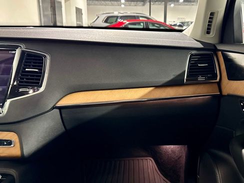 Used 2022 Volvo XC90 T6 Momentum w/ Advanced Package image 26