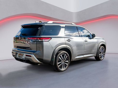 Used 2025 Nissan Pathfinder Platinum FWD image 5