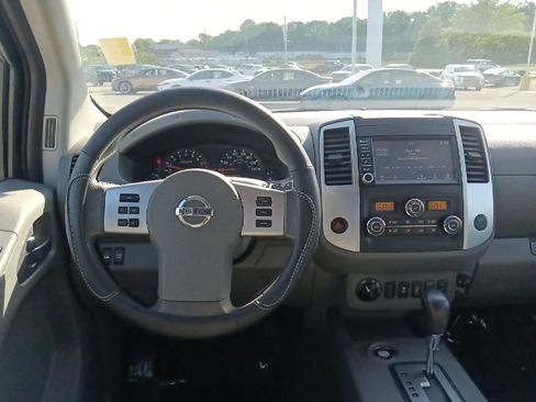 Used 2021 Nissan Frontier SV w/ Midnight Edition Floor Mats AWD/4WD image 25
