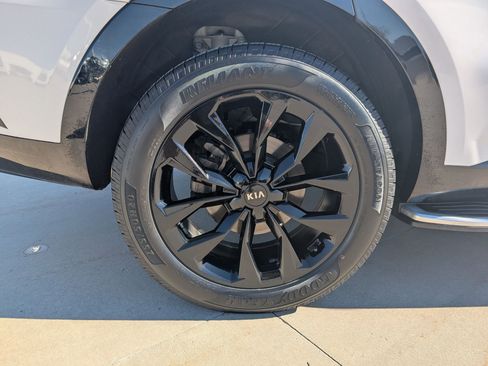 Certified 2021 Kia Sorento SX image 12