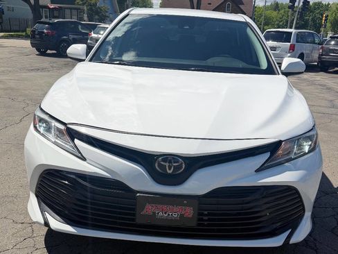 Used 2019 Toyota Camry LE FWD image 7
