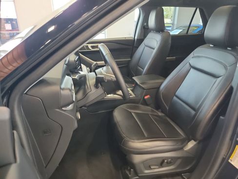 Used 2023 Ford Explorer XLT w/ Equipment Group 202A AWD/4WD image 12