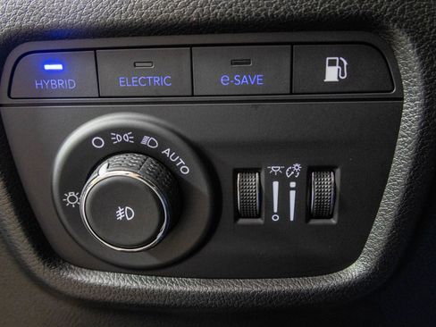 Used 2024 Jeep Grand Cherokee Overland w/ Luxury Tech Group IV AWD/4WD image 36