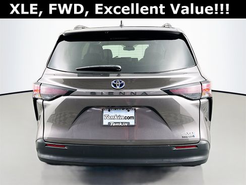 Used 2023 Toyota Sienna XLE image 7