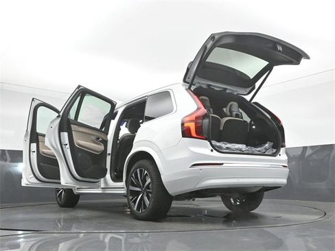 New 2026 Volvo XC90 B6 Core image 55