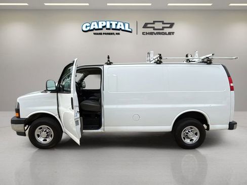 Used 2022 Chevrolet Express 2500 Work Van w/ Driver Convenience Package image 12