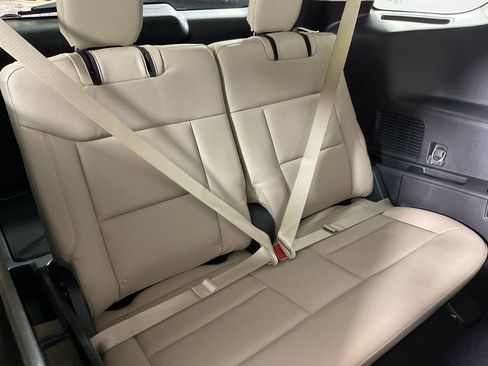 Used 2022 Ford Explorer Limited image 22