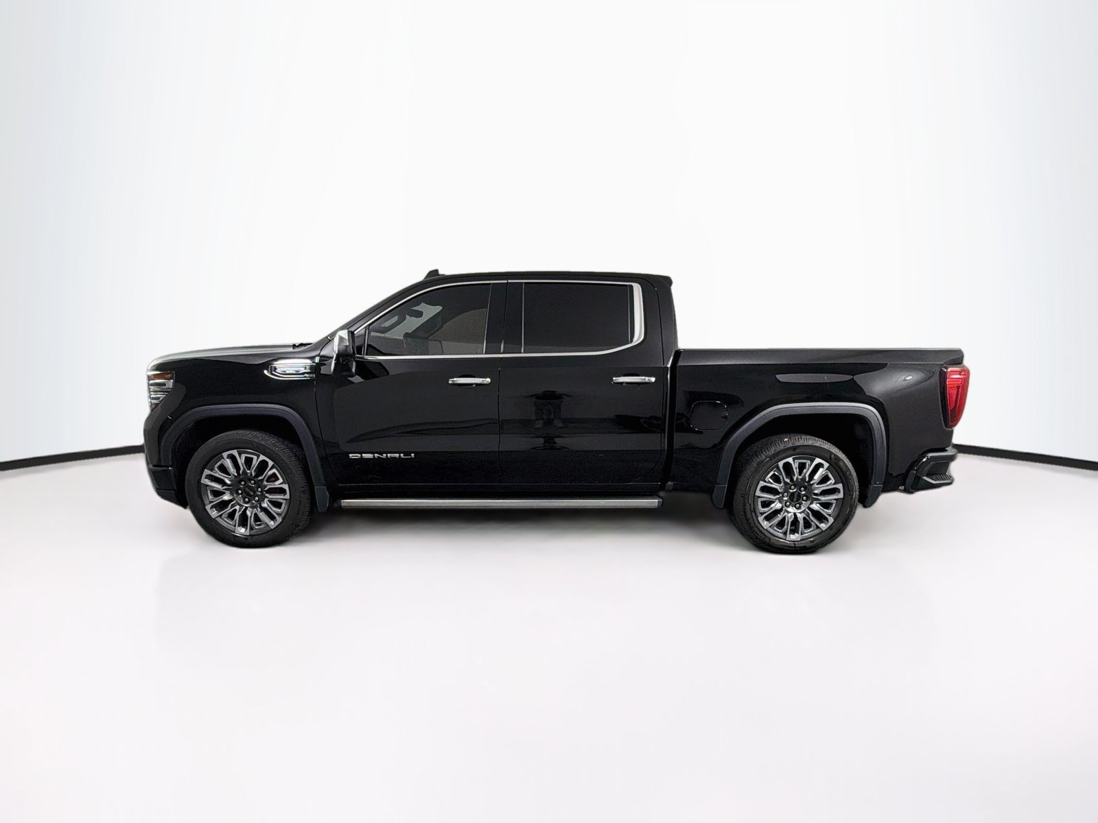 Used 2023 GMC Sierra 1500 Denali Ultimate AWD/4WD image 4