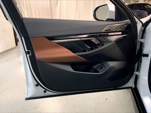 New 2026 BMW 550e xDrive w/ Executive Package image 10