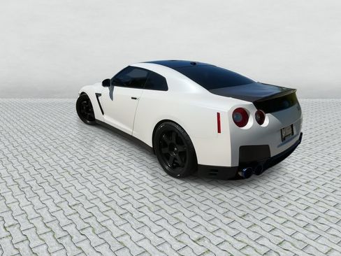 Used 2014 Nissan GT-R Black Edition AWD/4WD image 6