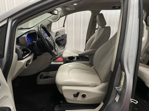 Used 2021 Chrysler Voyager Lxi FWD image 33