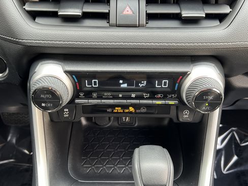 Used 2025 Toyota RAV4 XLE AWD/4WD image 29