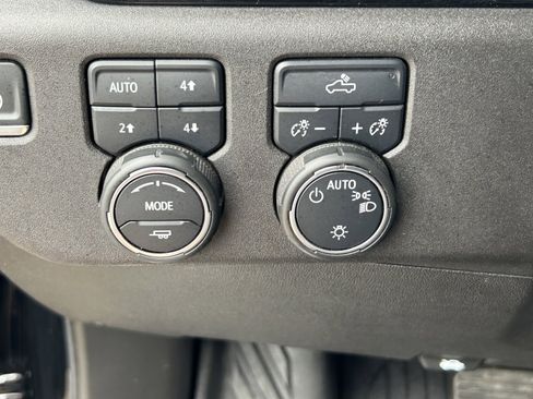 Used 2024 Chevrolet Silverado 1500 LT w/ Z71 Off-Road Package AWD/4WD image 16
