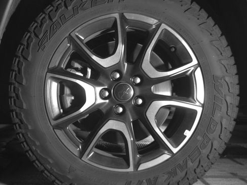 Used 2025 Jeep Compass Trailhawk AWD/4WD image 12