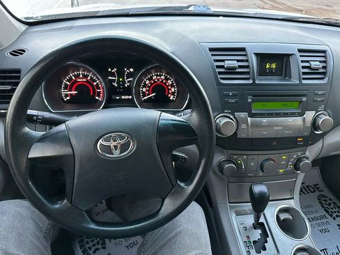 Used 2010 Toyota Highlander 2WD image 5