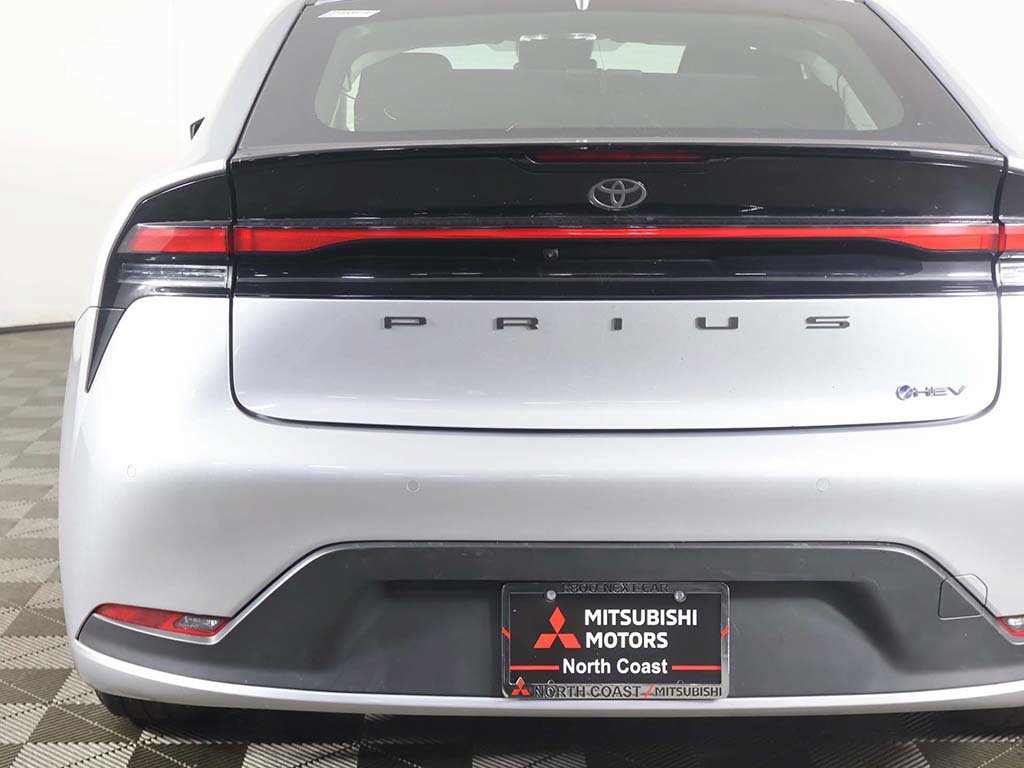 Used 2025 Toyota Prius LE FWD image 14