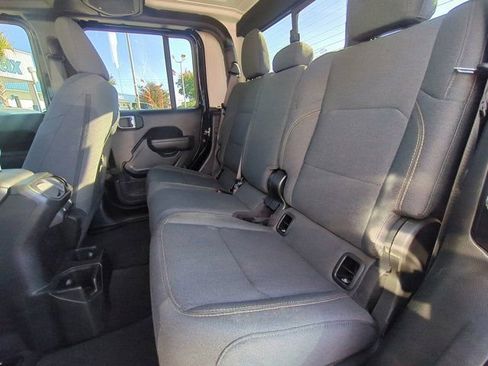 Used 2025 Jeep Gladiator Sport AWD/4WD image 13
