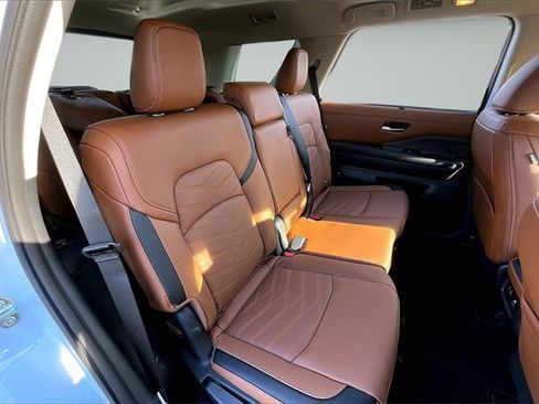 New 2025 Nissan Pathfinder Platinum image 10