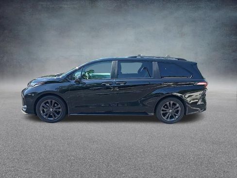Used 2025 Toyota Sienna XSE w/ XSE Plus Package FWD image 6