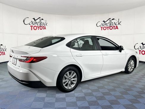 Used 2025 Toyota Camry LE image 7