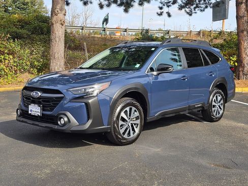 Used 2024 Subaru Outback Premium AWD/4WD image 3