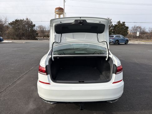 Certified 2021 Volkswagen Passat 2.0T R-Line image 32
