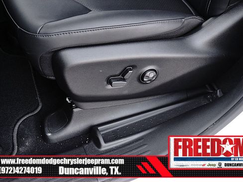 New 2026 Chrysler Pacifica Select image 36