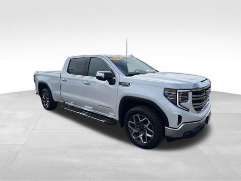 Used 2023 GMC Sierra 1500 SLT AWD/4WD image 3