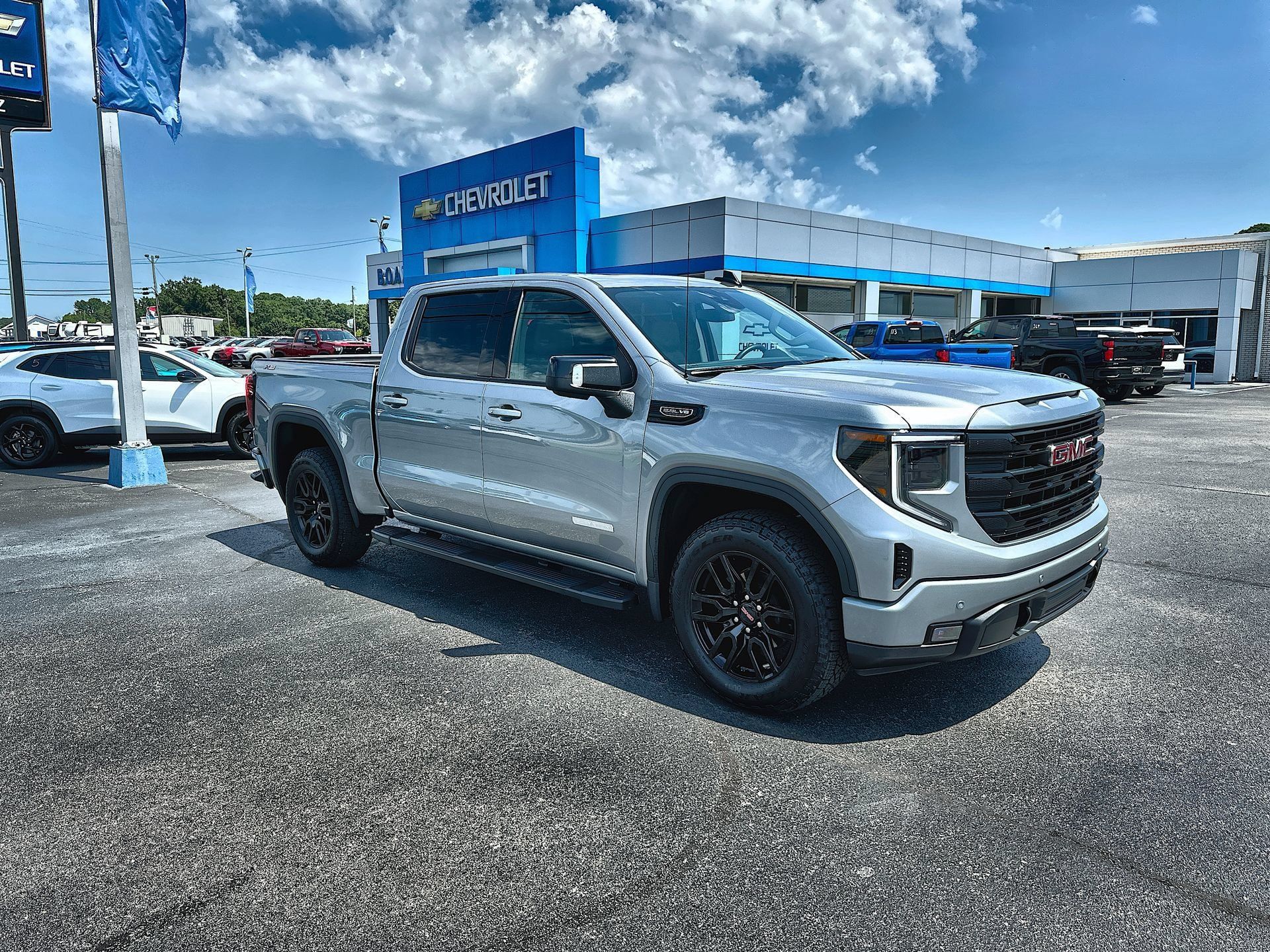 Used 2026 GMC Sierra 1500 Elevation w/ Elevation Premium Package AWD/4WD image 1