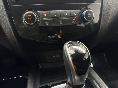 Used 2020 Nissan Rogue Sport S w/ Appearance Package FWD image 28